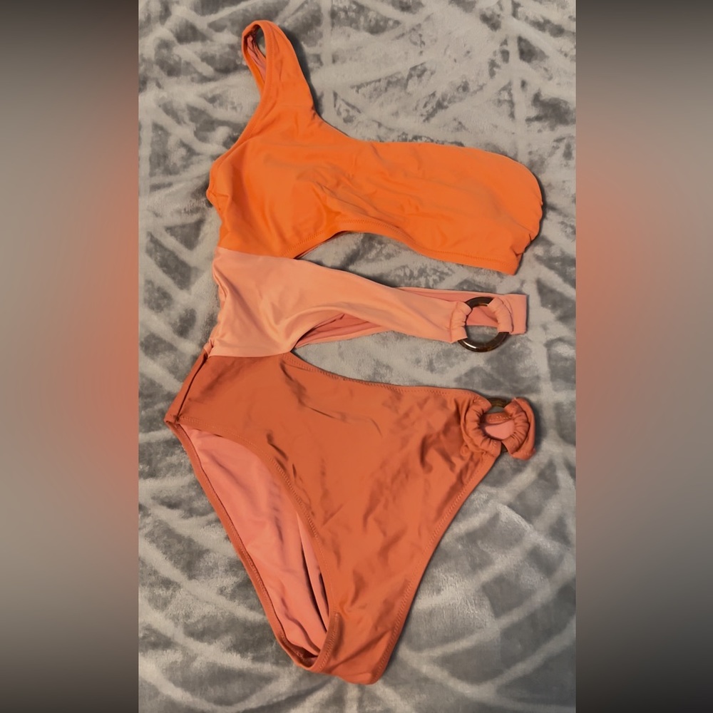 **SIZE L** CUPSHE Onepiece Swim (worn once) MINT Condition